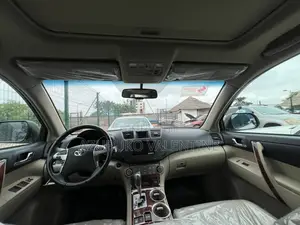 Toyota Highlander Limited 2012 White