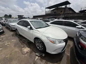 Toyota Camry XLE 4dr Sedan (2.5L 4cyl 6A) 2016 White