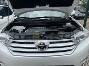 Toyota Highlander Limited 2012 White