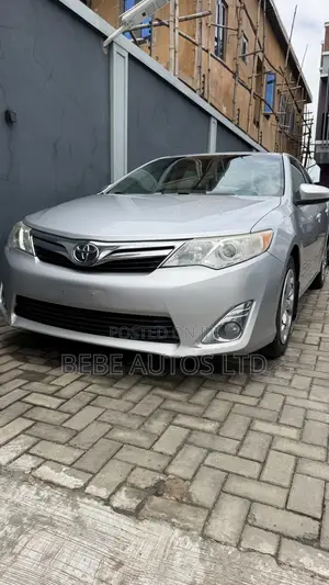 Toyota Camry XLE V6 4dr Sedan (3.5L 6cyl 6A) 2013 Gray