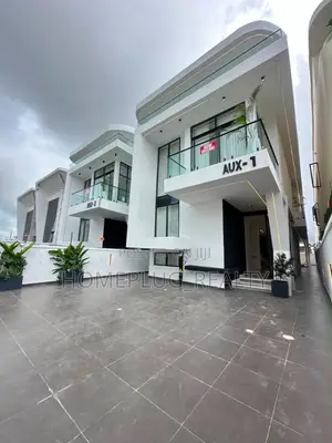 5bdrm Duplex in Lekki for sale