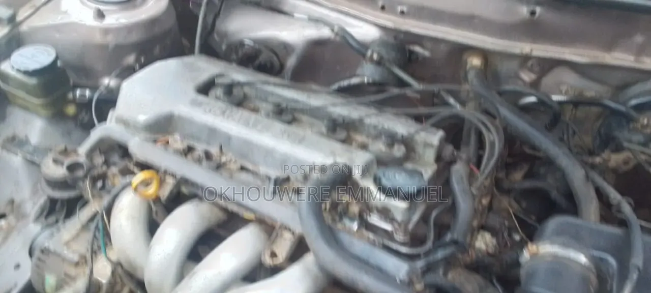 Toyota Corolla 2000 Gold