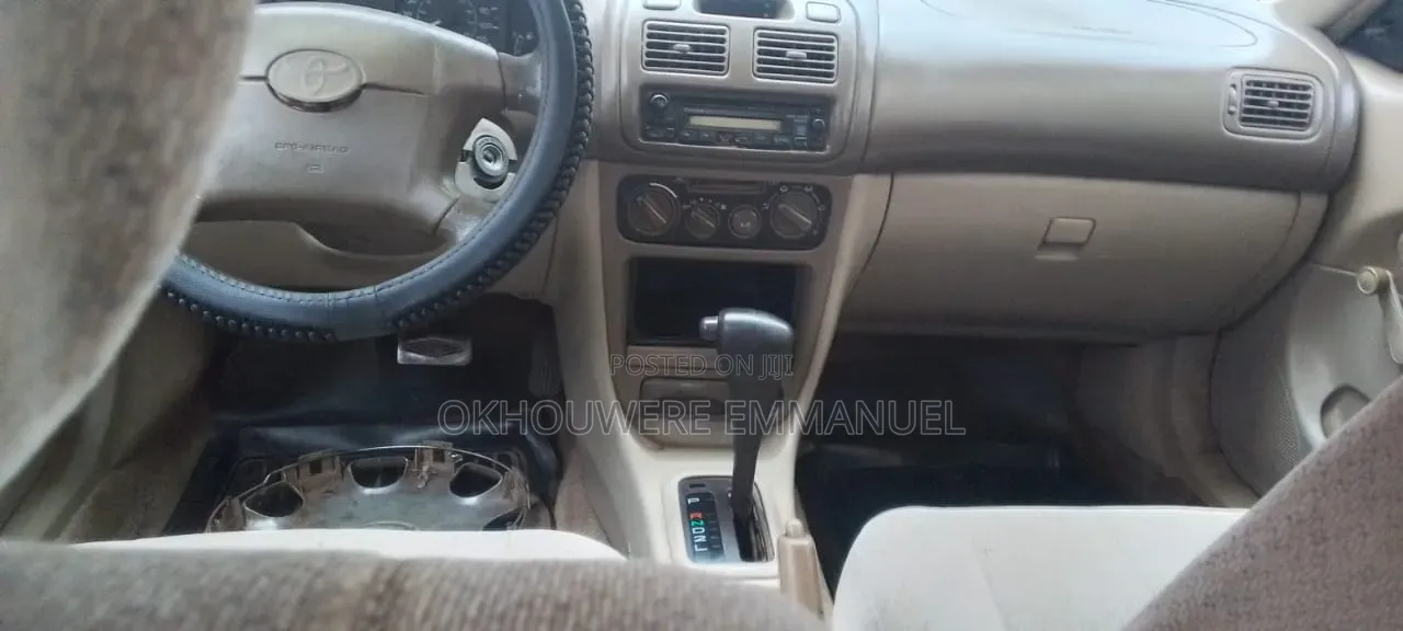 Toyota Corolla 2000 Gold