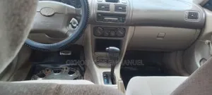 Toyota Corolla 2000 Gold