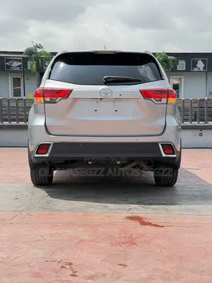 Toyota Highlander Limited 4x2 V6 (3.5L 6cyl 8A) 2018 Silver