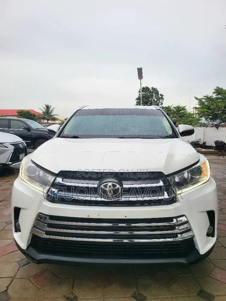 Toyota Highlander XLE 4x4 V6 (3.5L 6cyl 8A) 2017 White