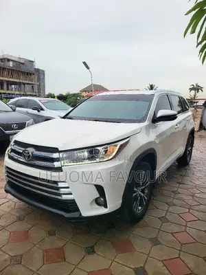 Toyota Highlander XLE 4x4 V6 (3.5L 6cyl 8A) 2017 White