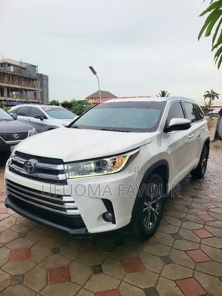 Toyota Highlander XLE 4x4 V6 (3.5L 6cyl 8A) 2017 White