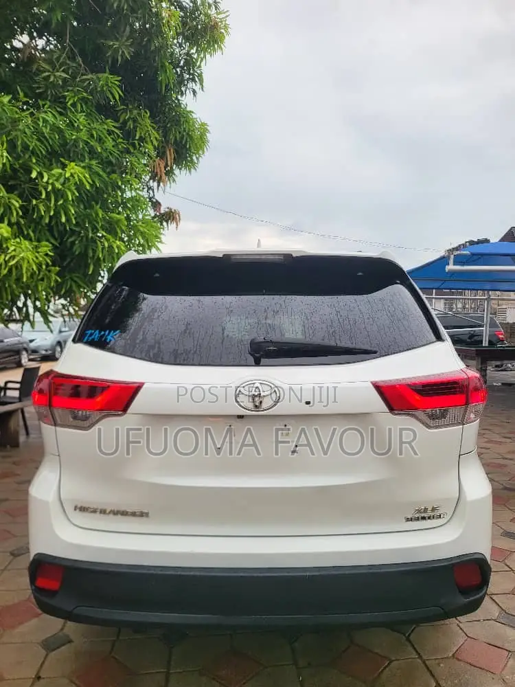 Toyota Highlander XLE 4x4 V6 (3.5L 6cyl 8A) 2017 White