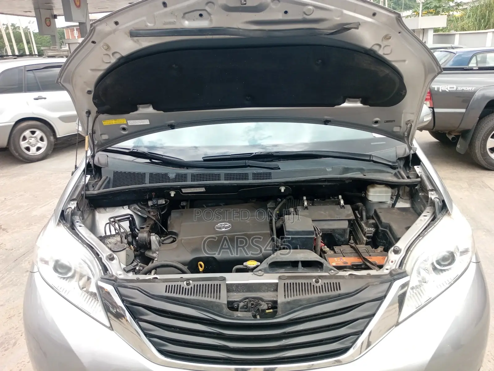 Toyota Sienna 2011 Silver