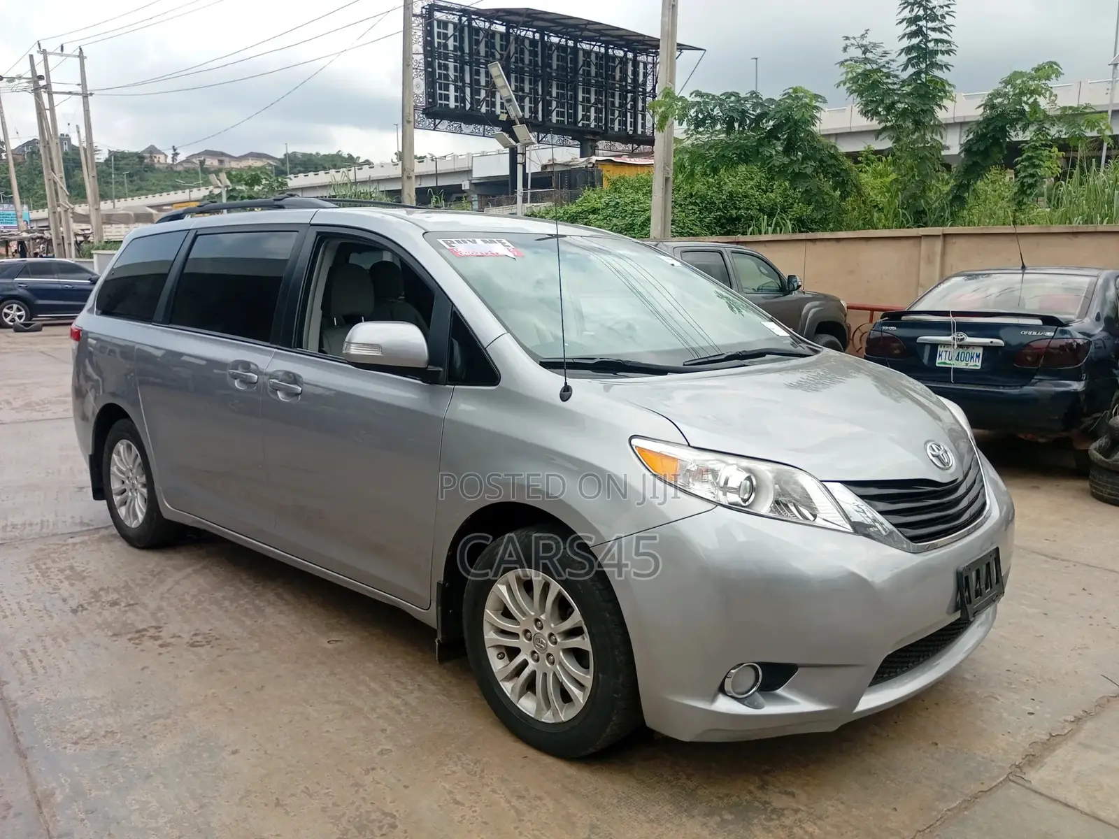 Toyota Sienna 2011 Silver