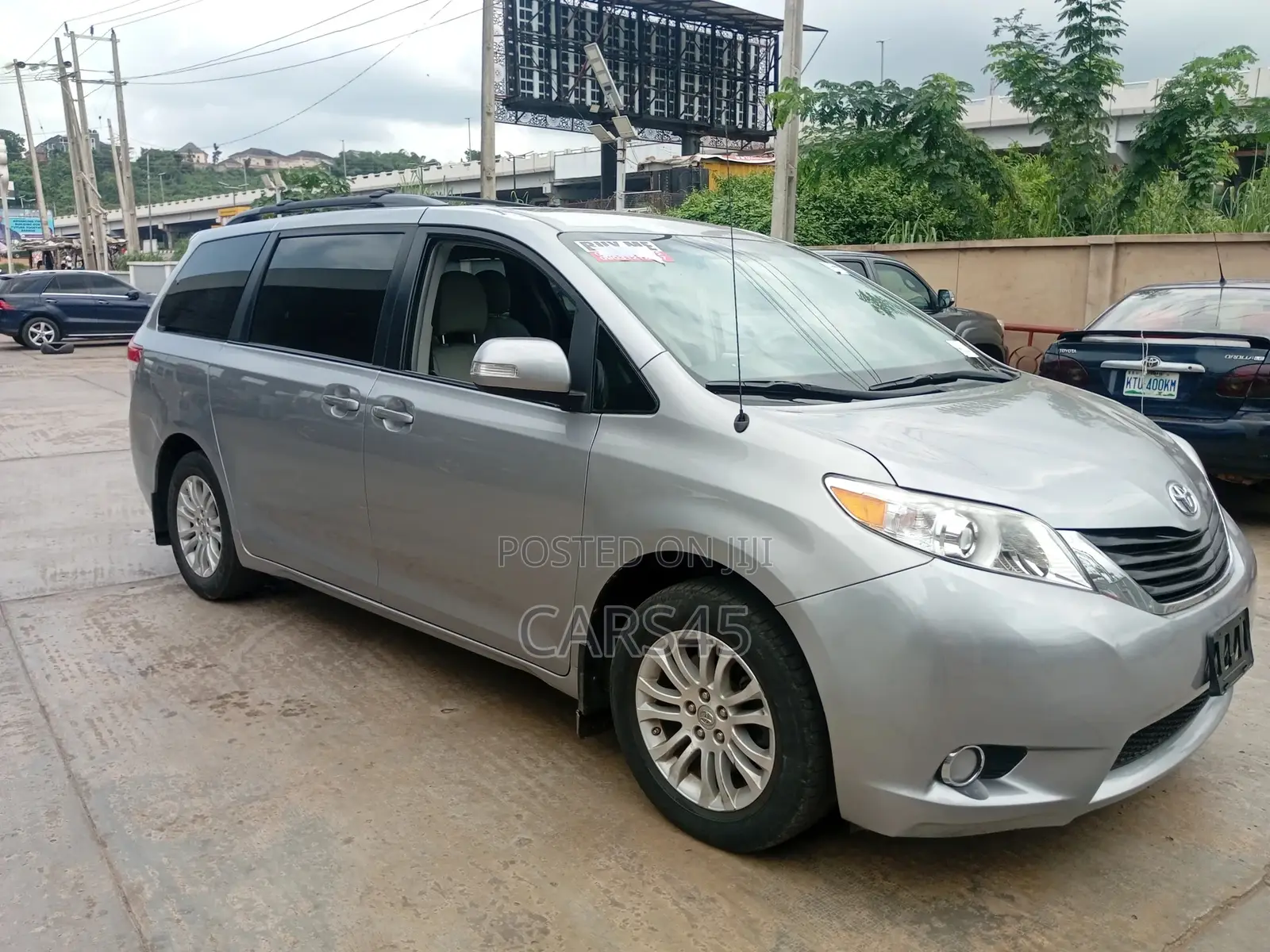 Toyota Sienna 2011 Silver