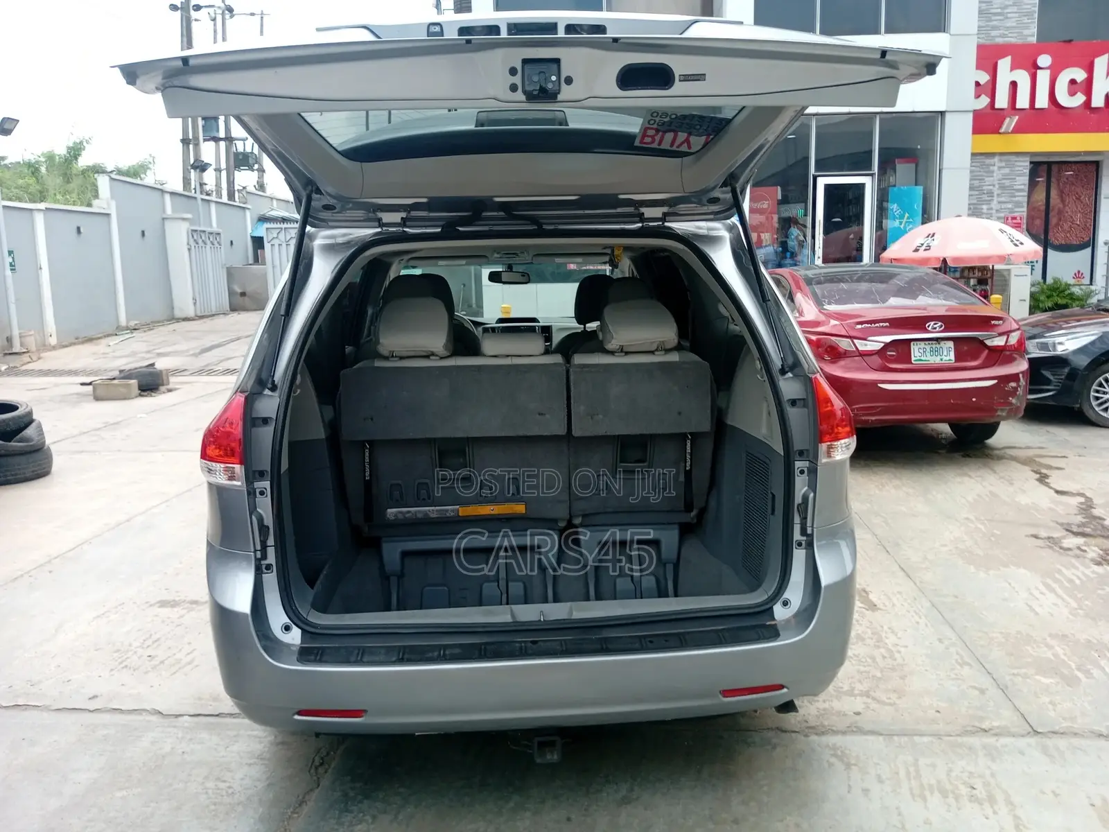 Toyota Sienna 2011 Silver