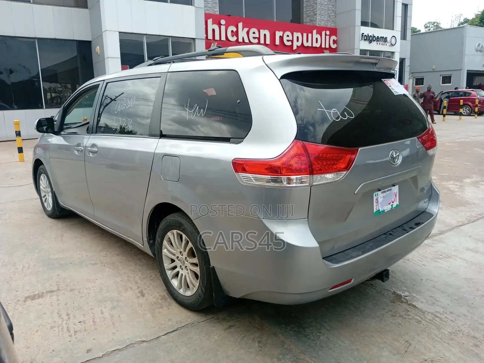Toyota Sienna 2011 Silver