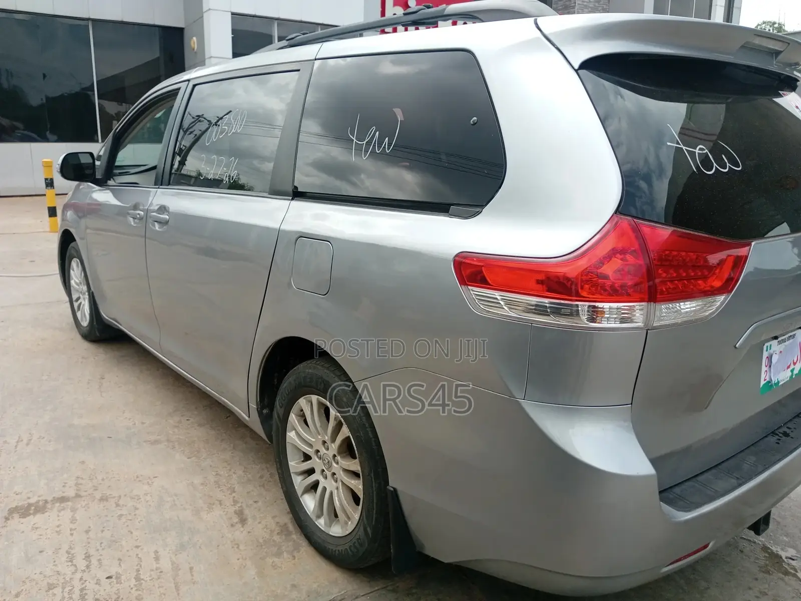 Toyota Sienna 2011 Silver