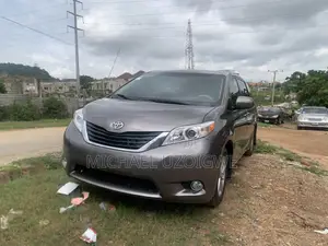 Toyota Sienna 2011 Gray