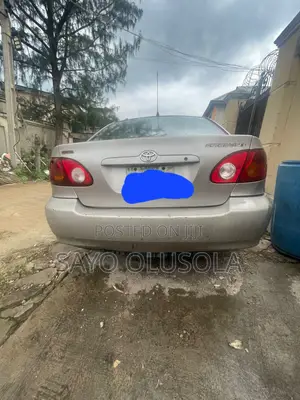 Toyota Corolla 2004 Gold