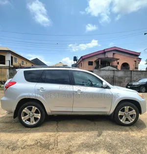 Toyota RAV4 2010 Silver