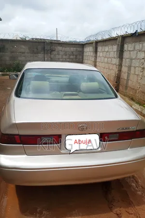 Toyota Camry 2000 Gold