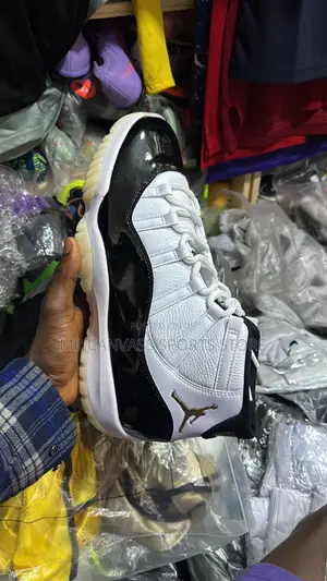 Jordan 11 Retro Sneakers