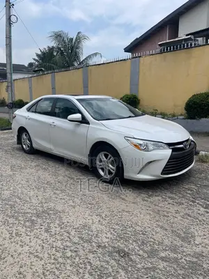 Toyota Camry XLE 4dr Sedan (2.5L 4cyl 6A) 2016 White