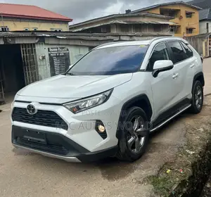 Toyota RAV4 2021 White