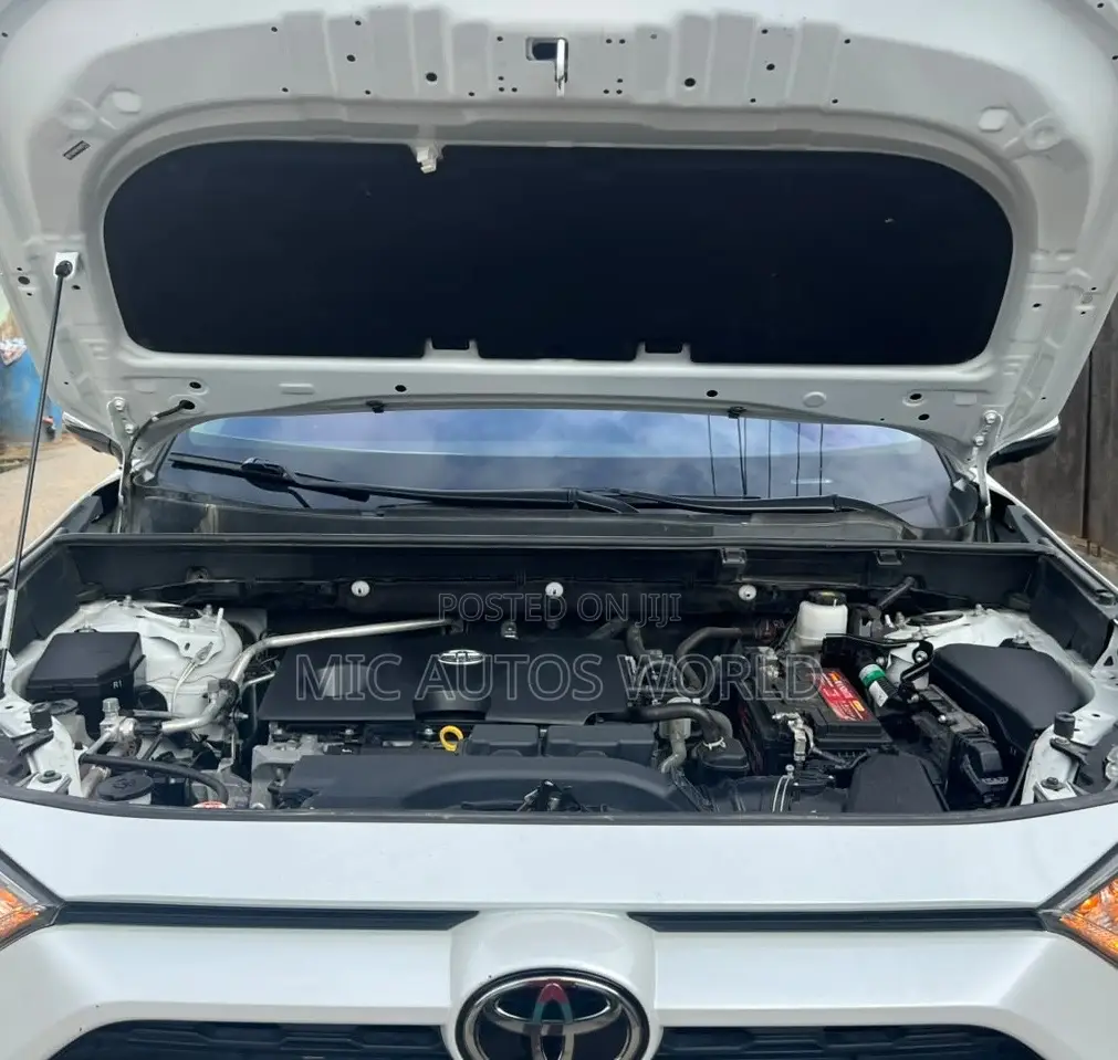 Toyota RAV4 2021 White