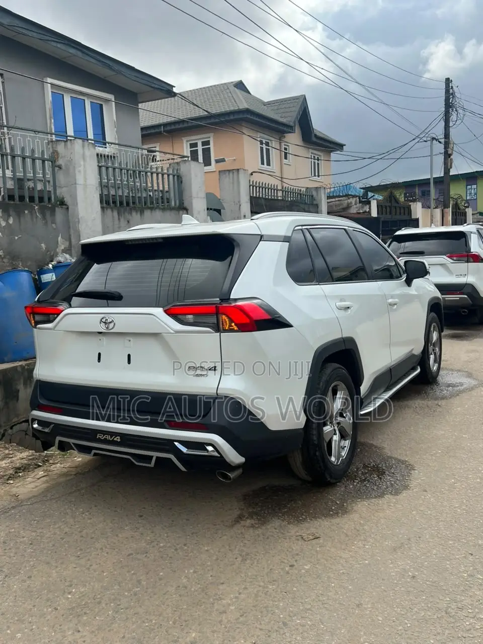 Toyota RAV4 2021 White