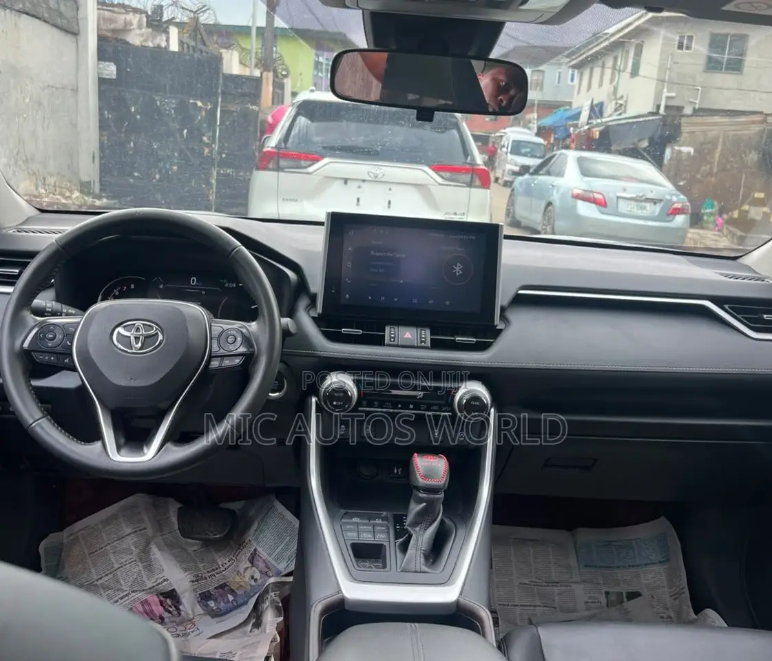 Toyota RAV4 2021 White