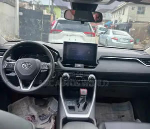 Toyota RAV4 2021 White