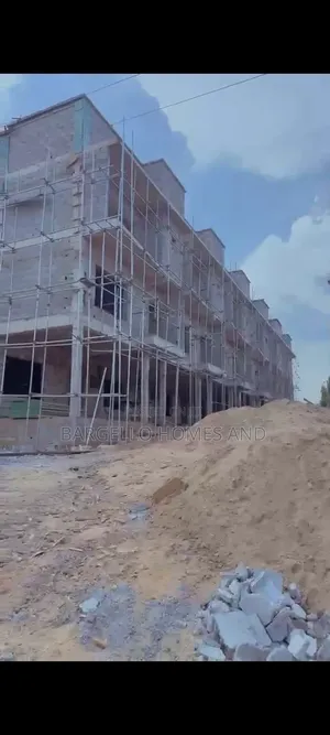 4bdrm Duplex in Apo District for sale