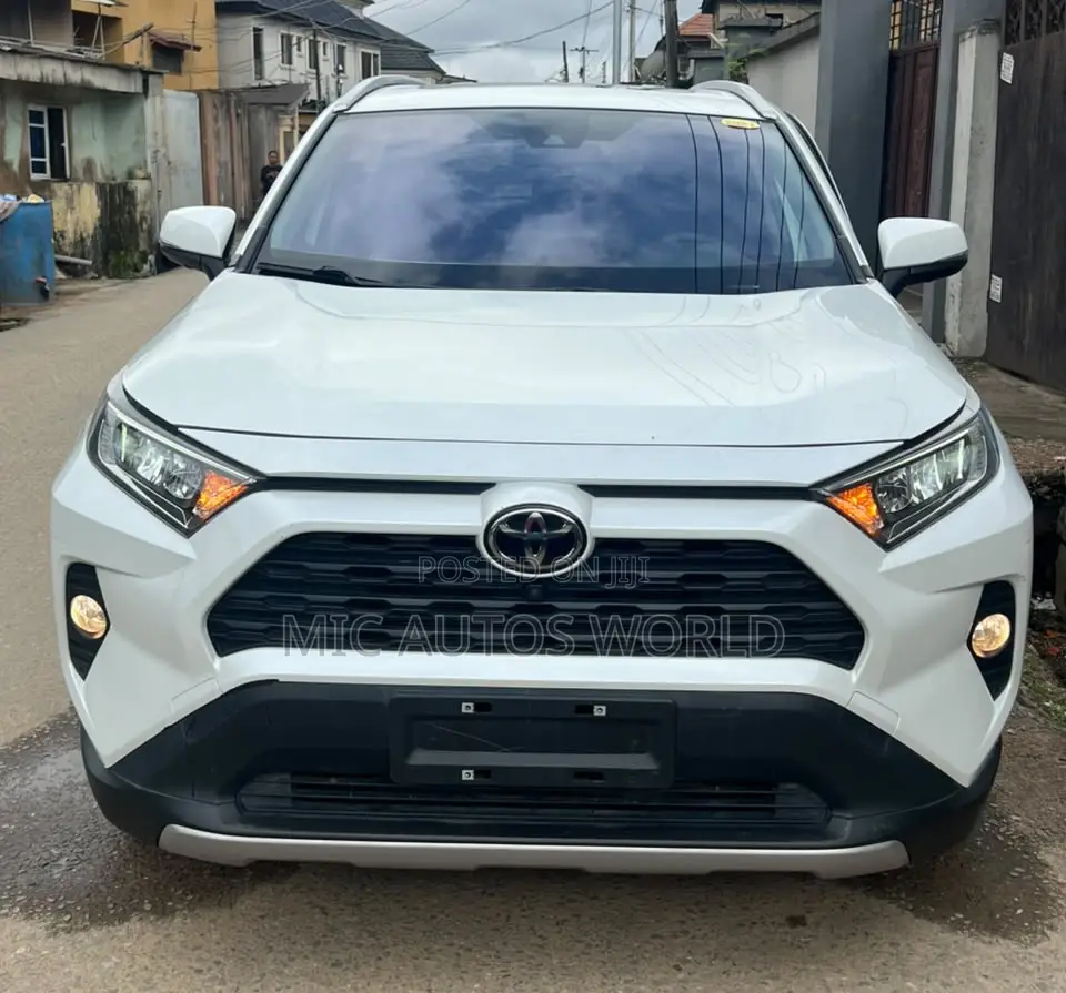 Toyota RAV4 2021 White