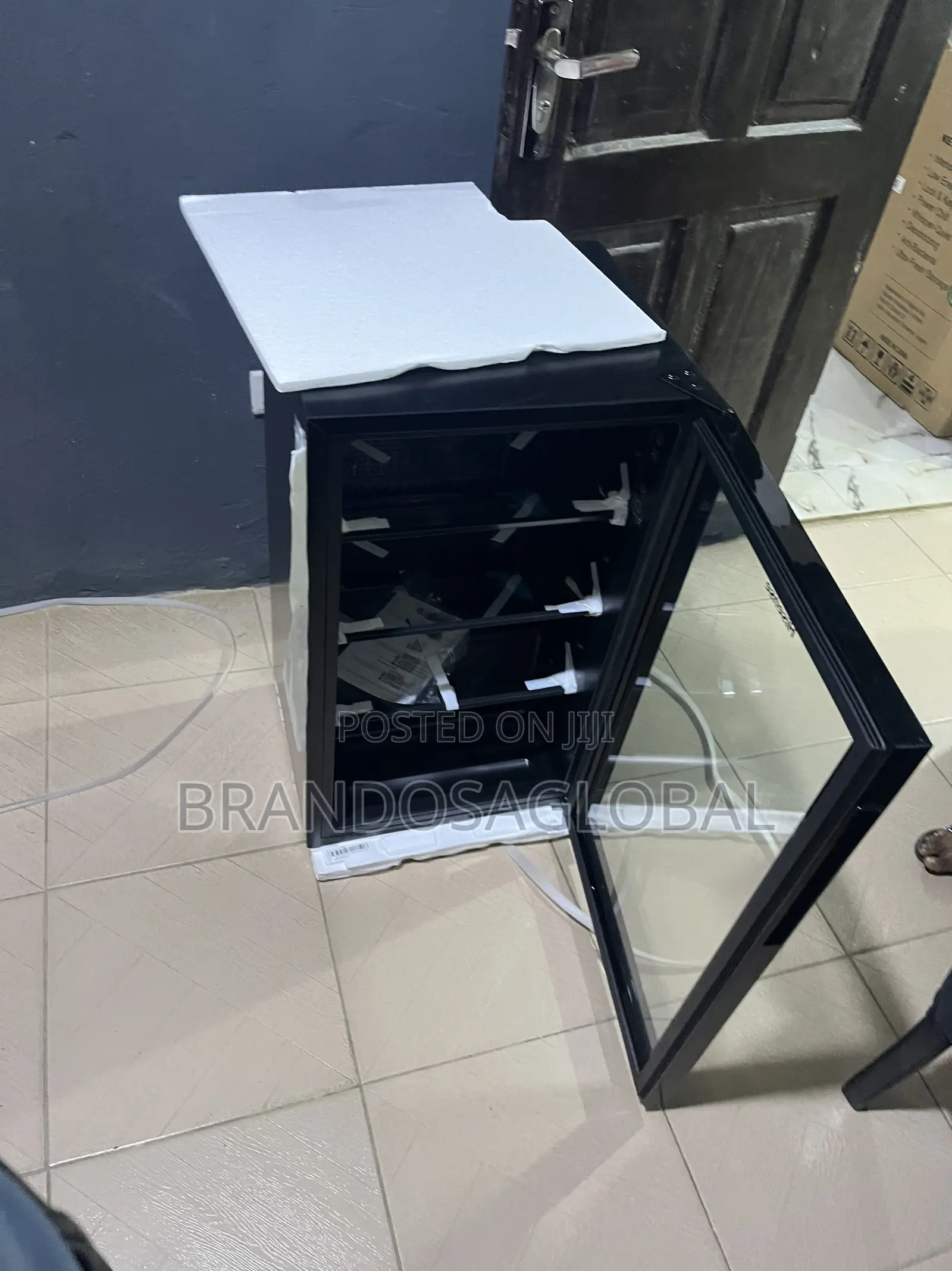 Hisense JC-94 Small Beverage Refrigerator 91L