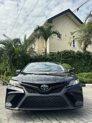 Toyota Camry SE FWD (2.5L 4cyl 8AM) 2018 Black