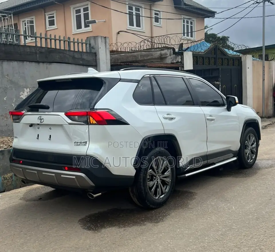Toyota RAV4 2024 White