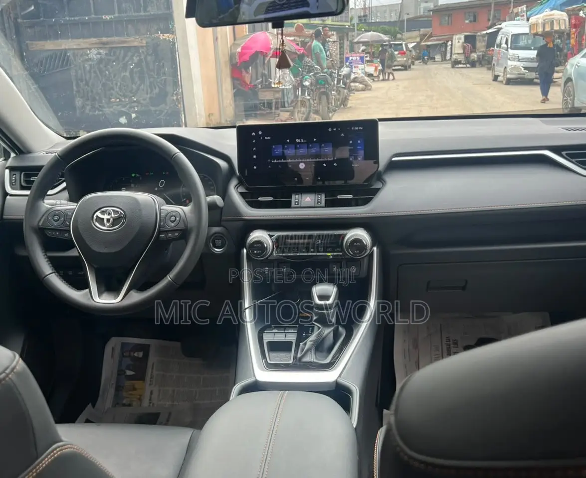 Toyota RAV4 2024 White