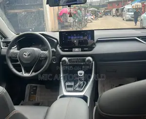 Toyota RAV4 2024 White