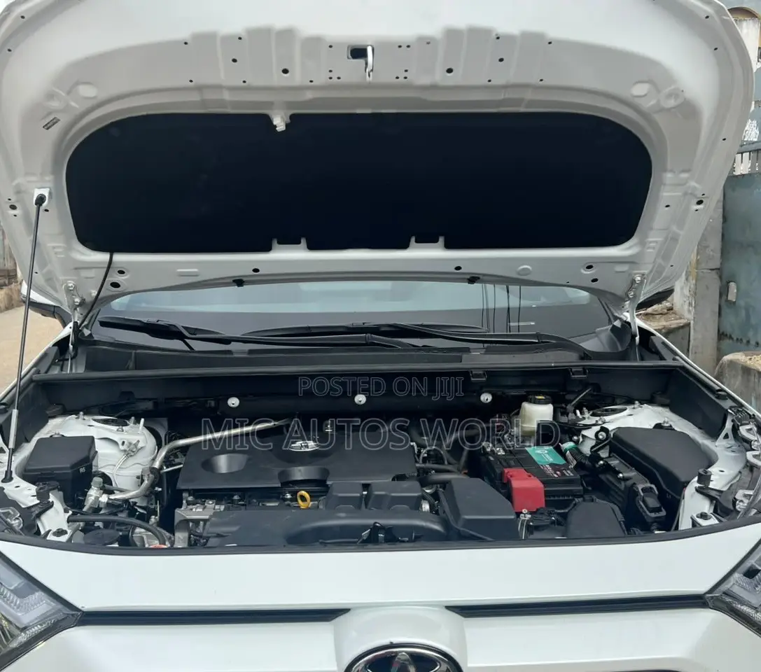 Toyota RAV4 2024 White