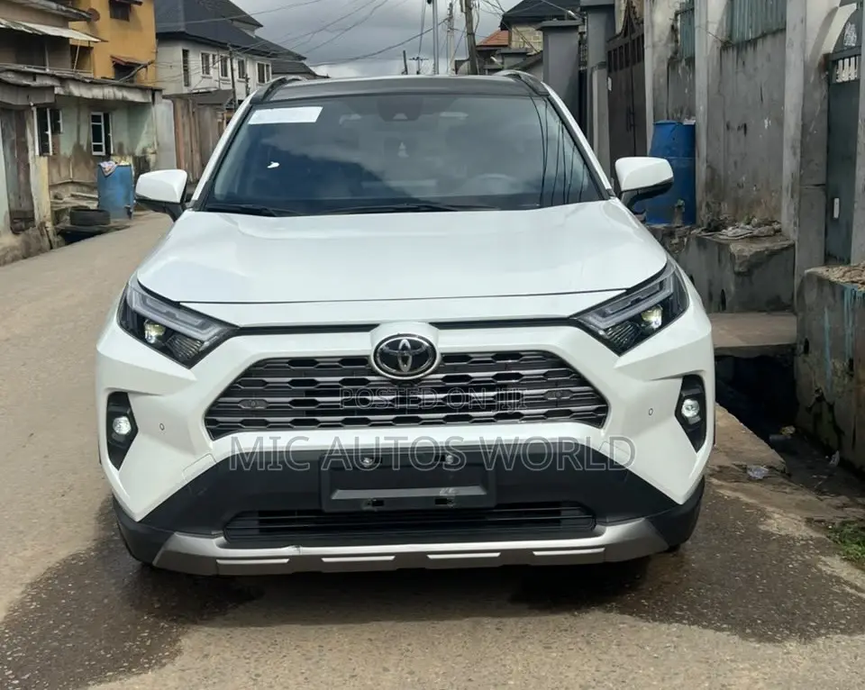 Toyota RAV4 2024 White