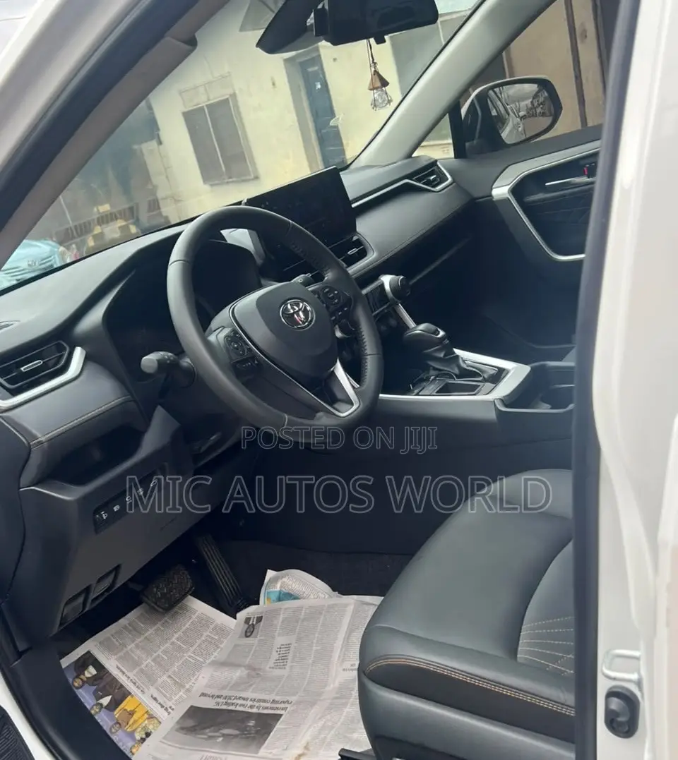Toyota RAV4 2024 White