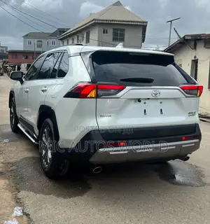 Toyota RAV4 2024 White