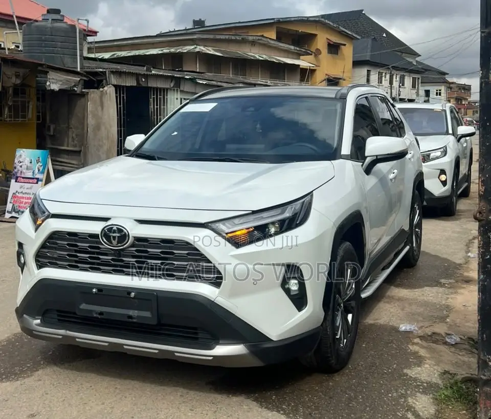 Toyota RAV4 2024 White