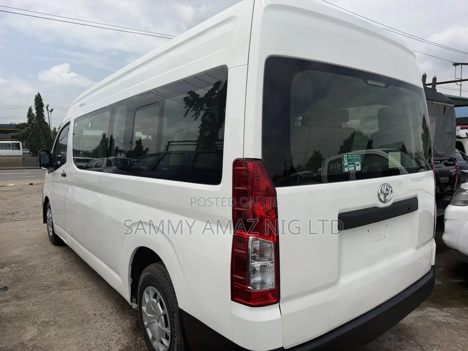 Toyota HiAce 2021 White