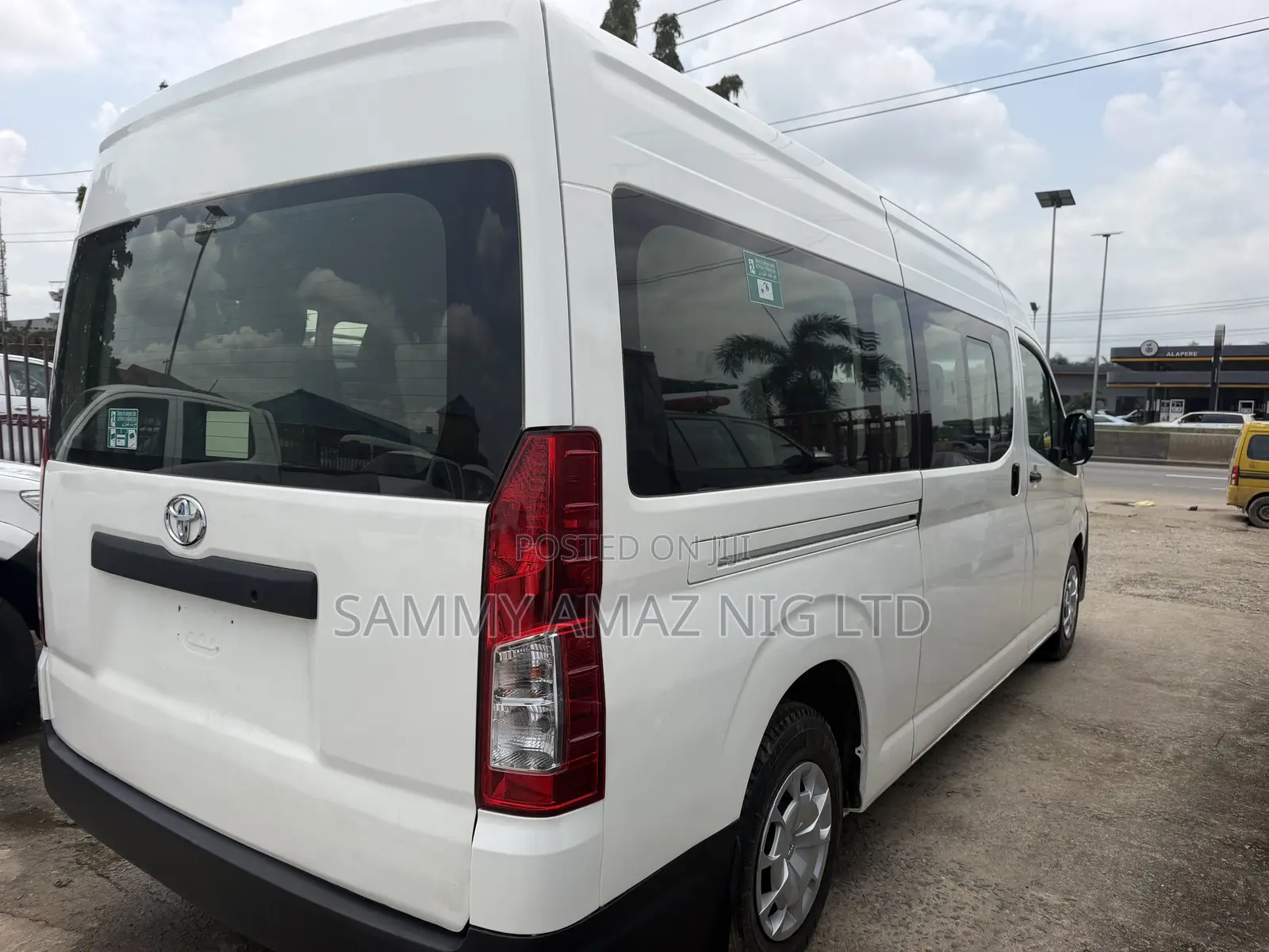 Toyota HiAce 2021 White