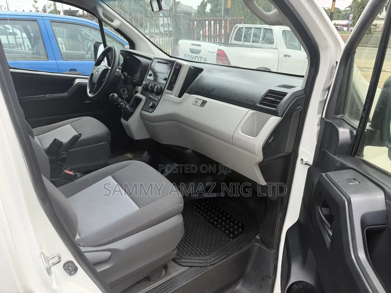 Toyota HiAce 2021 White