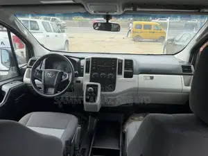 Toyota HiAce 2021 White