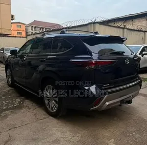 Toyota Highlander Platinum AWD 2026 Blue