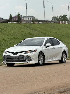 Toyota Camry LE FWD (2.5L 4cyl 8AM) 2018 White