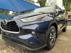 Toyota Highlander XLE AWD 2020 Blue