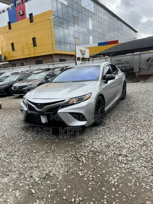Toyota Camry 2018 Silver